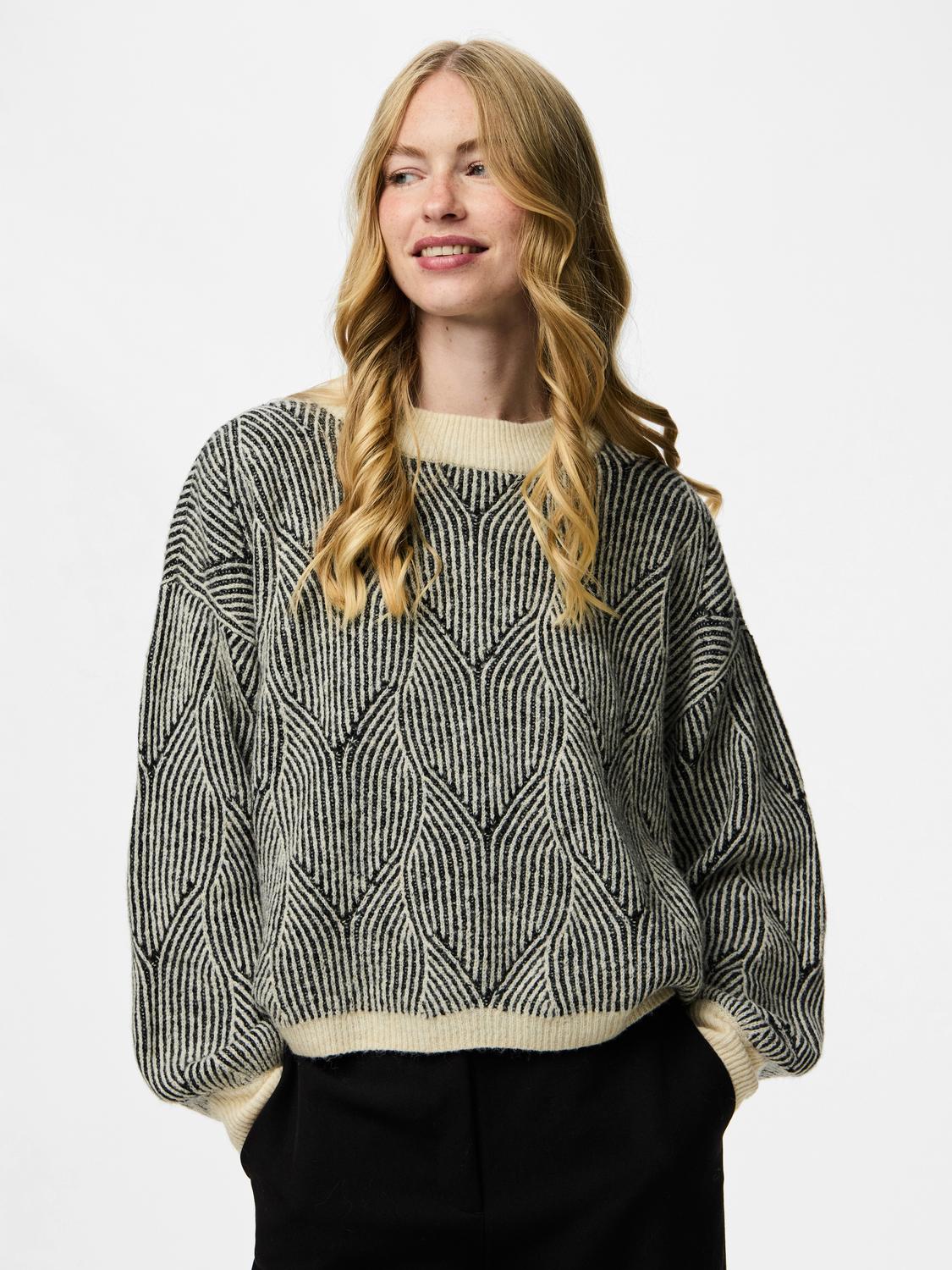model_shot-front